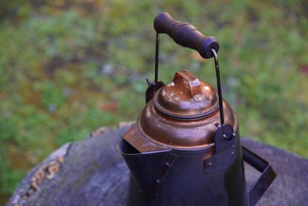 グランマーコッパーケトル (小)】焚火のお供、風合いたっぷりな銅製 